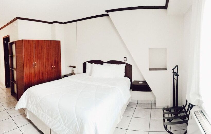 סוויטה, Gardenia Inn