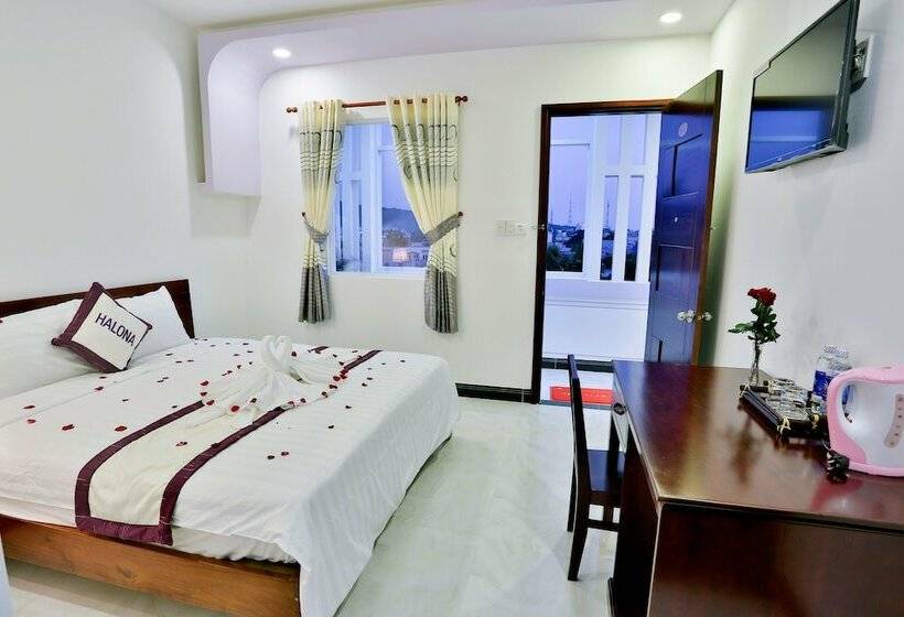 اتاق سوپریور, Halona