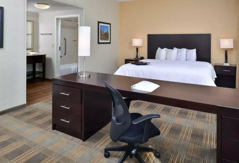 キングサイドベッドのスタンダードワンルーム, Hampton Inn & Suites California Universitypittsburgh