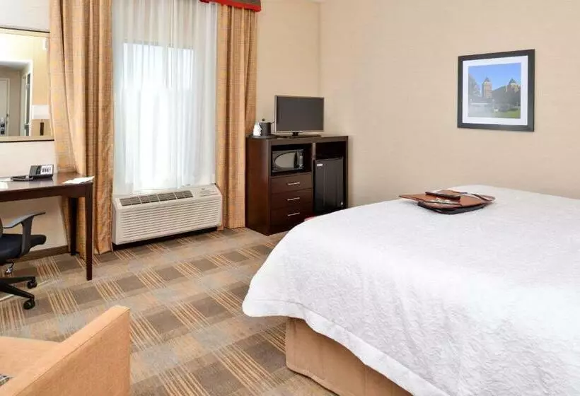 キングサイズベッドのスタンダードルーム, Hampton Inn & Suites California Universitypittsburgh