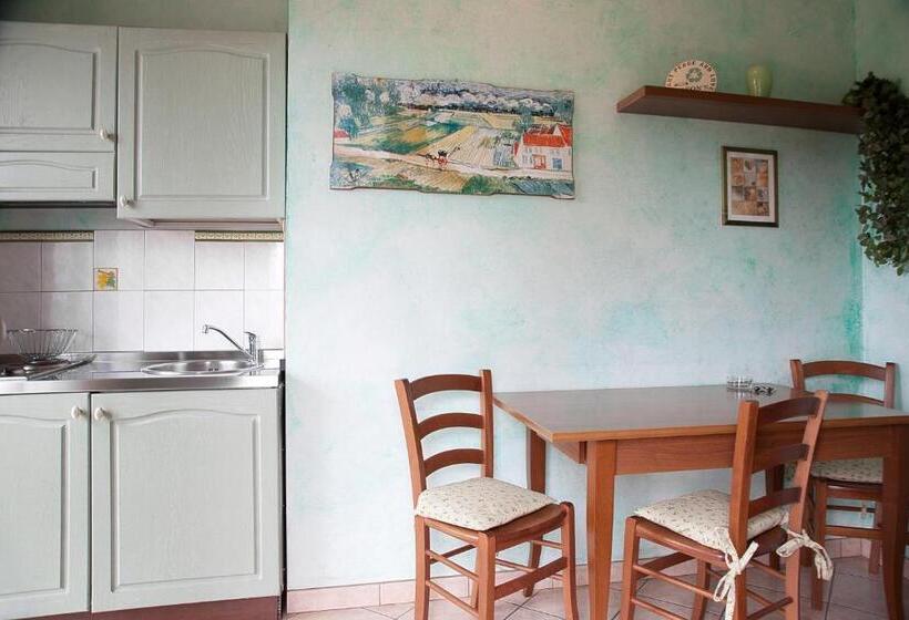 标准工作室, Residence Montelago