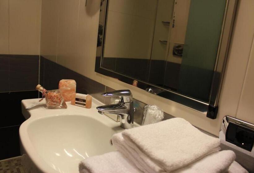 标准三人间, Residence Montelago