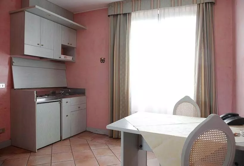 スタンダードスタジオ, Residence Montelago