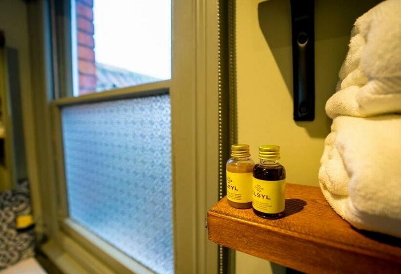 スタンダードシングルルーム, The Crown