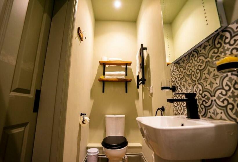 スタンダードルーム, The Crown