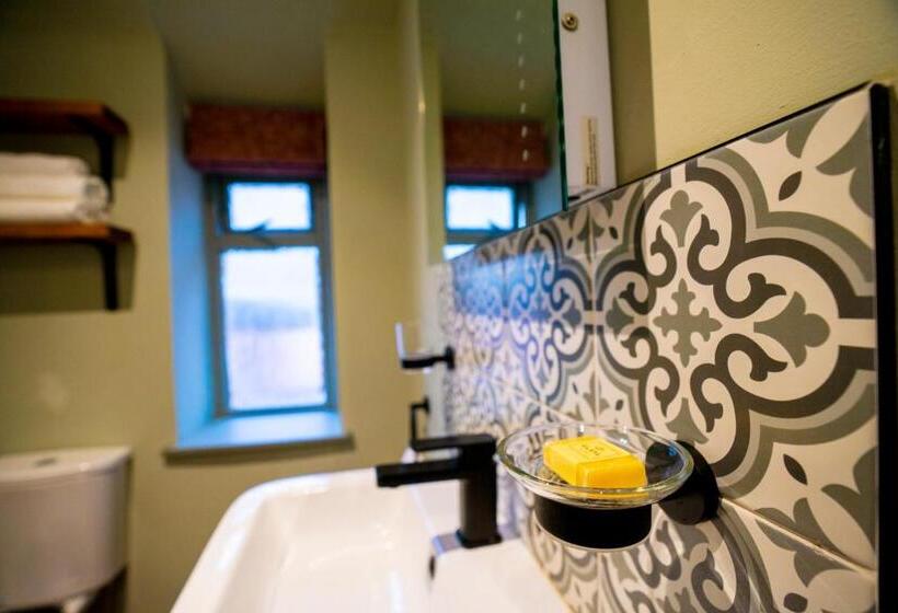 スタンダードルーム, The Crown