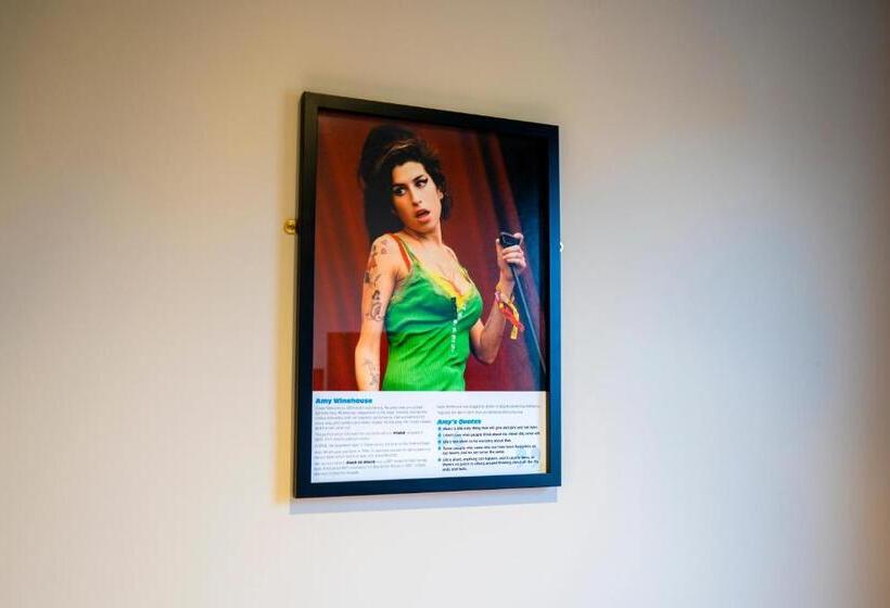 スタンダードシングルルーム, The Crown