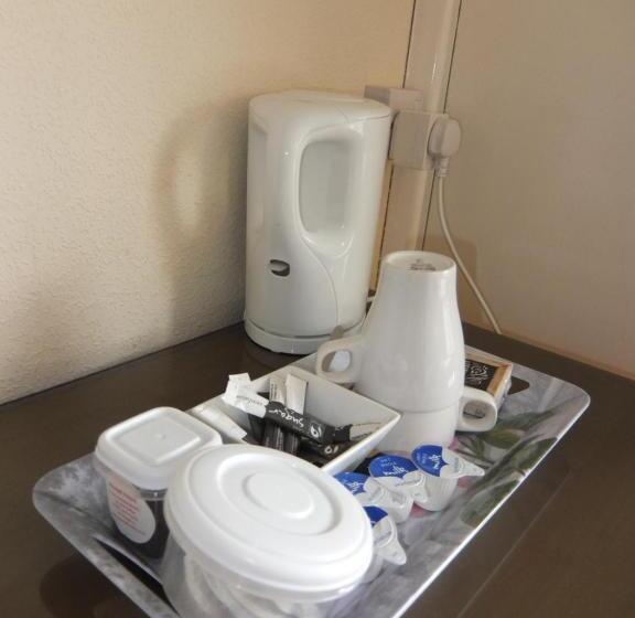 标准间, The Monsell