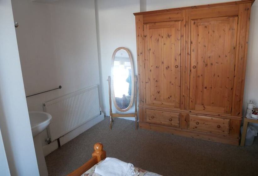 家庭间, The Monsell