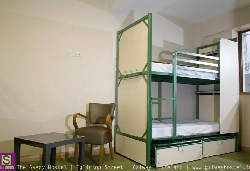 تختخواب در اتاق مشترک, The Savoy Hostel