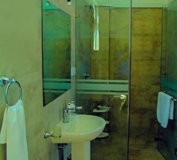 Camera Standard, Christima Residence