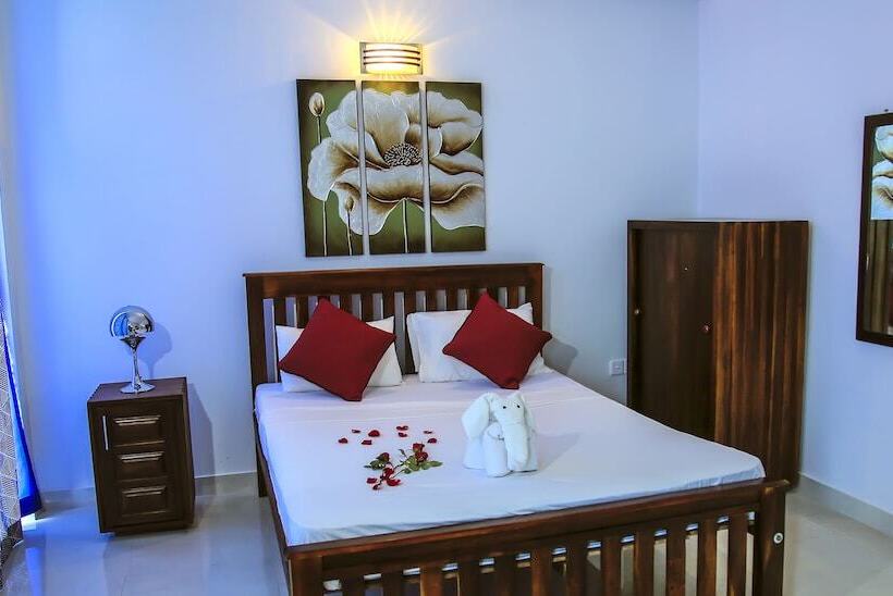 Camera Standard, Christima Residence