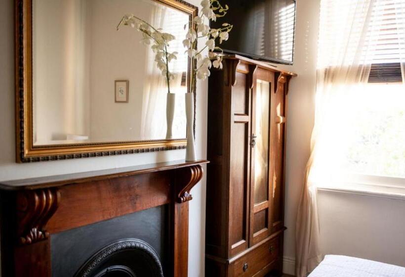 スーペリアールーム, Seaview House