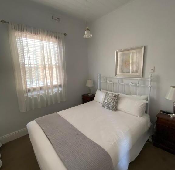 １ベッドルームハウス, Seaview House