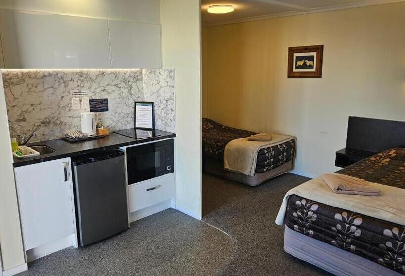 스탠다드 스튜디오, Richmond Motel And Holiday Park