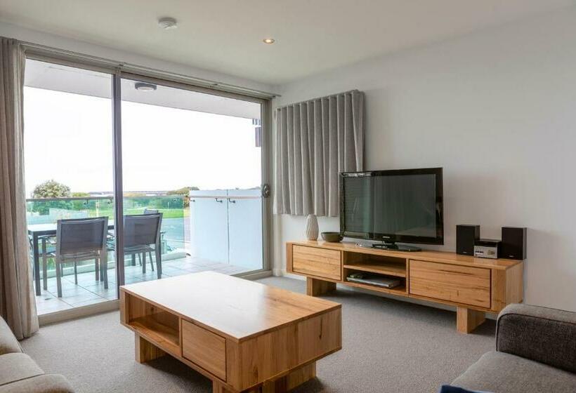 侧面带海景及2个卧室的公寓, The Dolphin Apartments