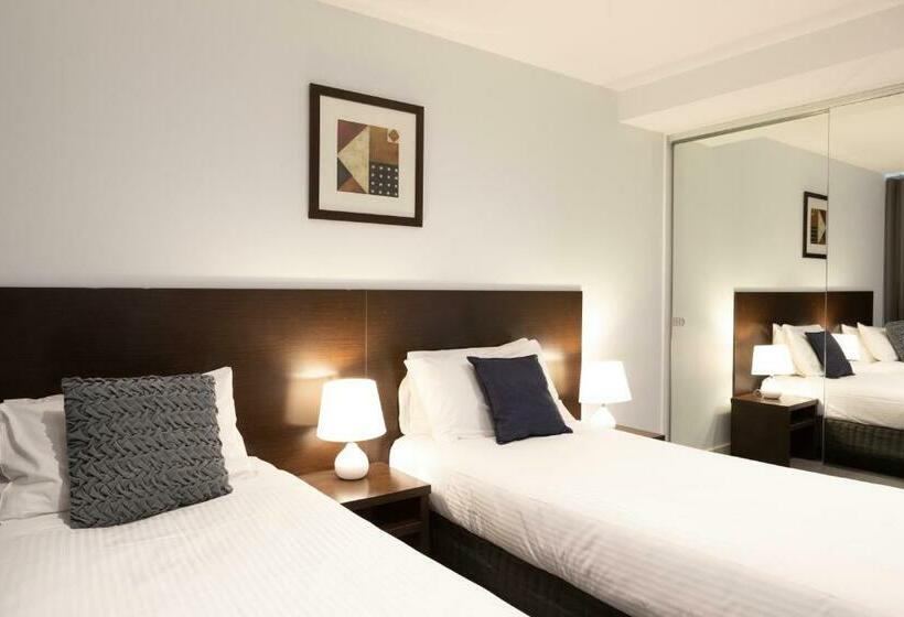 带两个卧室的顶楼公寓, The Dolphin Apartments