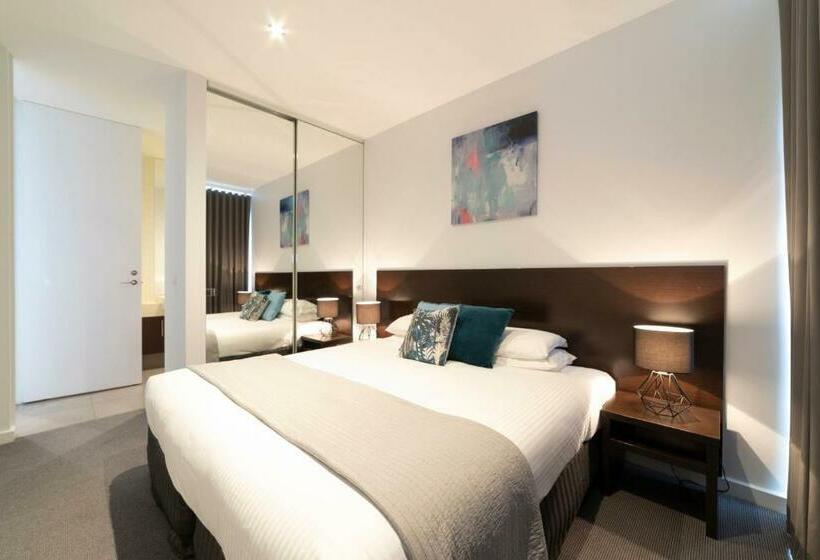 带两个卧室的顶楼公寓, The Dolphin Apartments