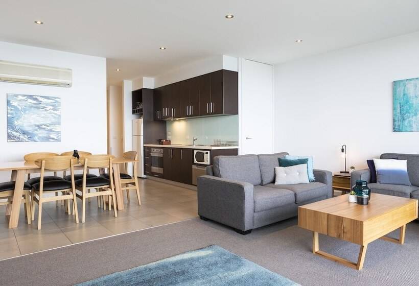 带两个卧室的顶楼公寓, The Dolphin Apartments