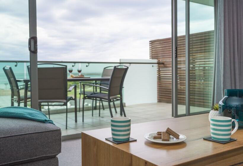 带两个卧室的顶楼公寓, The Dolphin Apartments