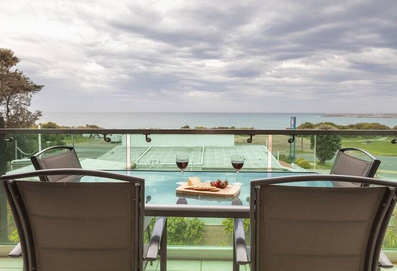 带两个卧室的顶楼公寓, The Dolphin Apartments