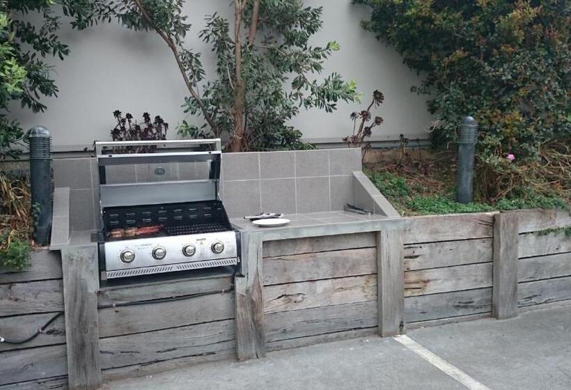 侧面带海景及2个卧室的公寓, The Dolphin Apartments