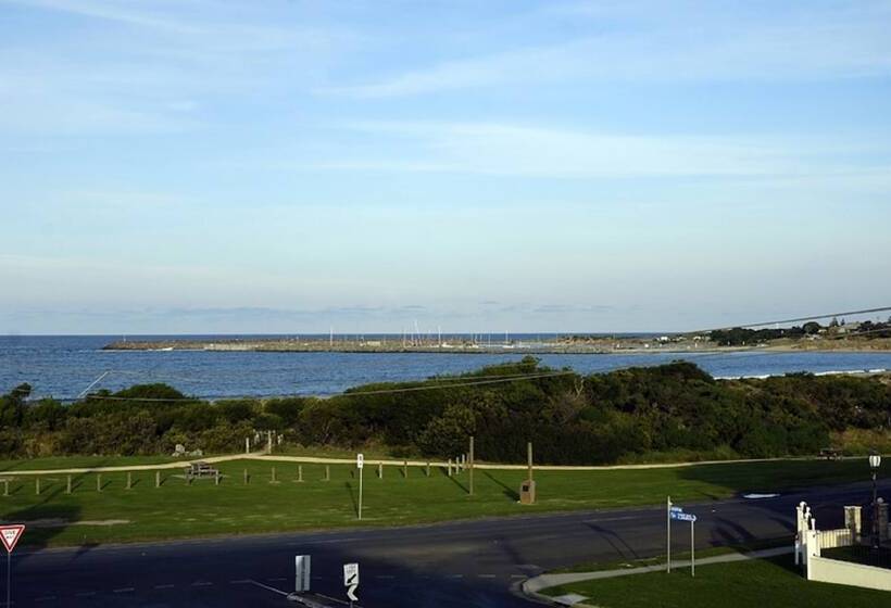 带两个卧室的顶楼公寓, The Dolphin Apartments