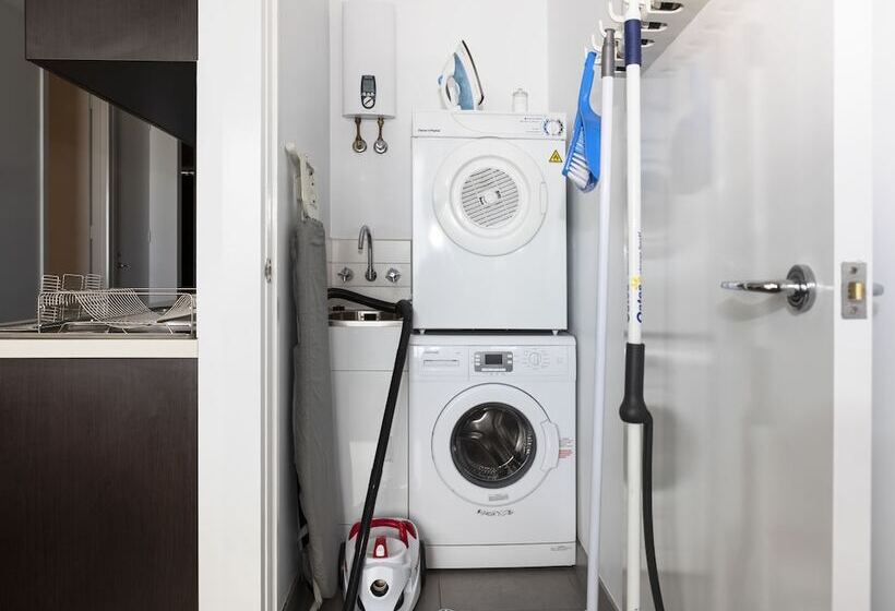 带两个卧室的顶楼公寓, The Dolphin Apartments