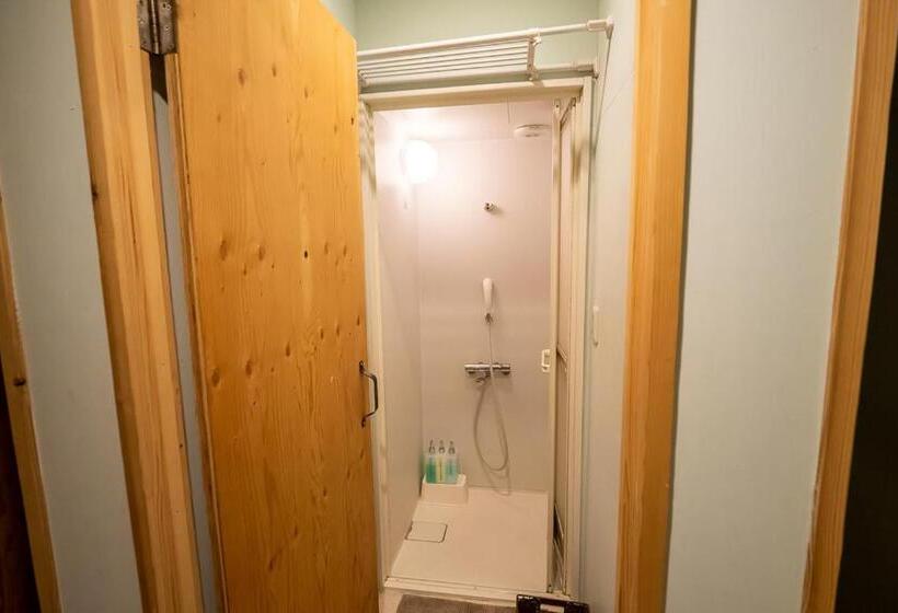 ルームシェアのワンベッド, Kamp Houkan Cho Backpacker S Inn & Lounge