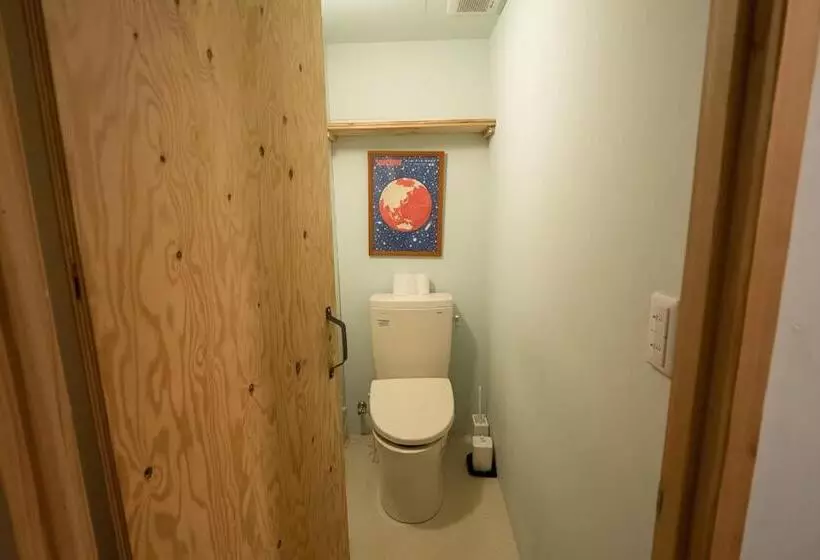 ルームシェアのワンベッド, Kamp Houkan Cho Backpacker S Inn & Lounge