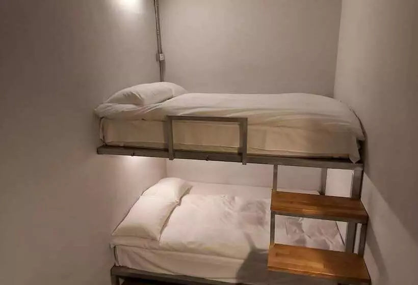 Economy Quadruple Room, Miniinn