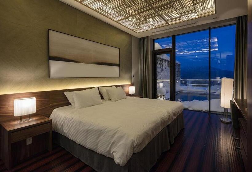 חדר פנטהאוז, Aya Niseko