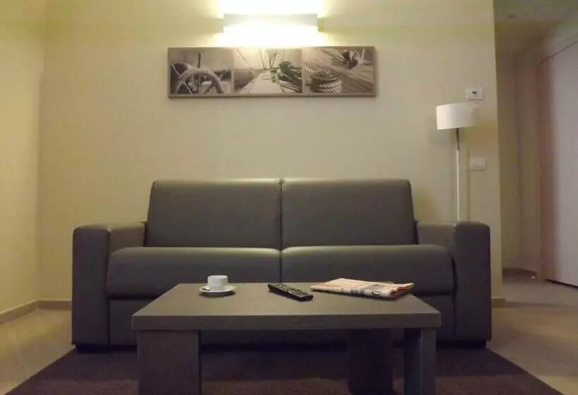 استودیوی استاندارد, Chc Business Residence
