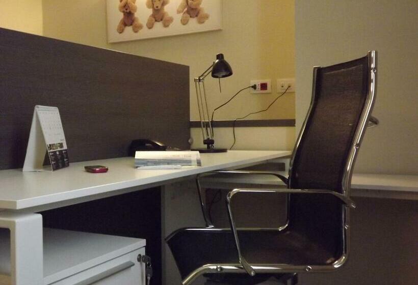 استودیوی استاندارد, Chc Business Residence