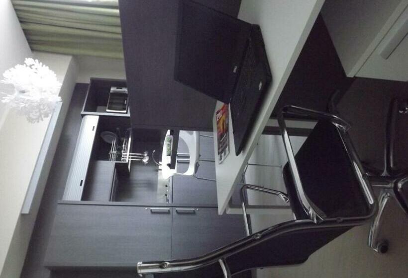 استودیوی استاندارد, Chc Business Residence