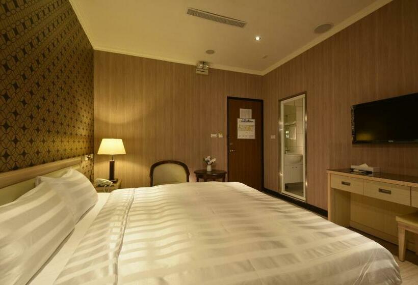 اتاق لوکس, A Casa