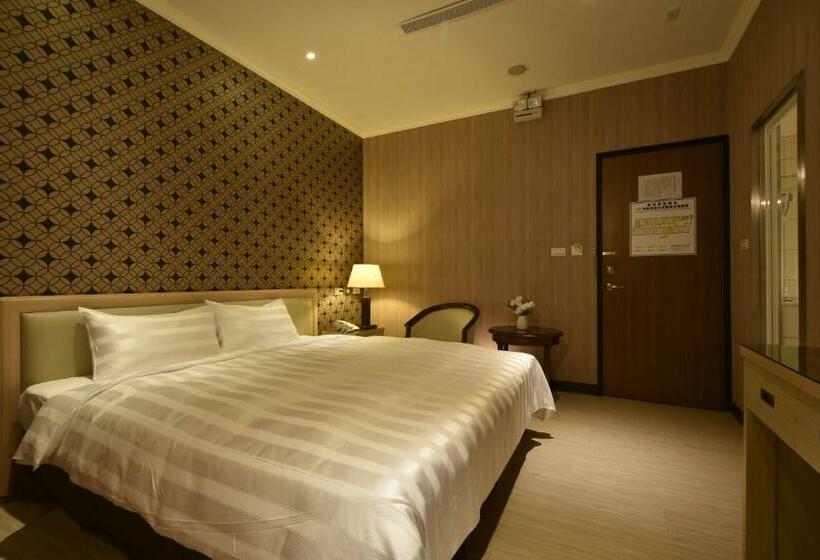 اتاق لوکس, A Casa