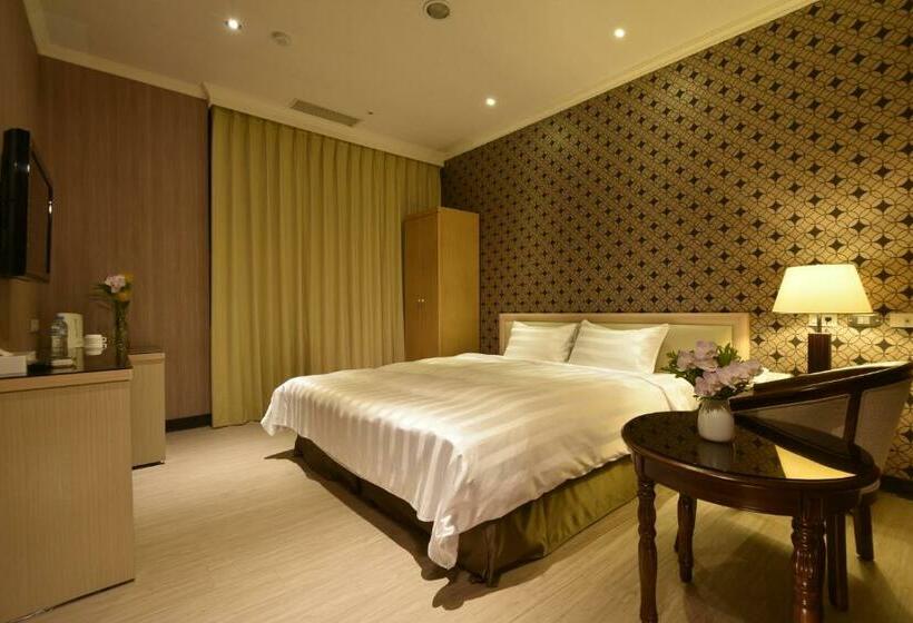 اتاق لوکس, A Casa