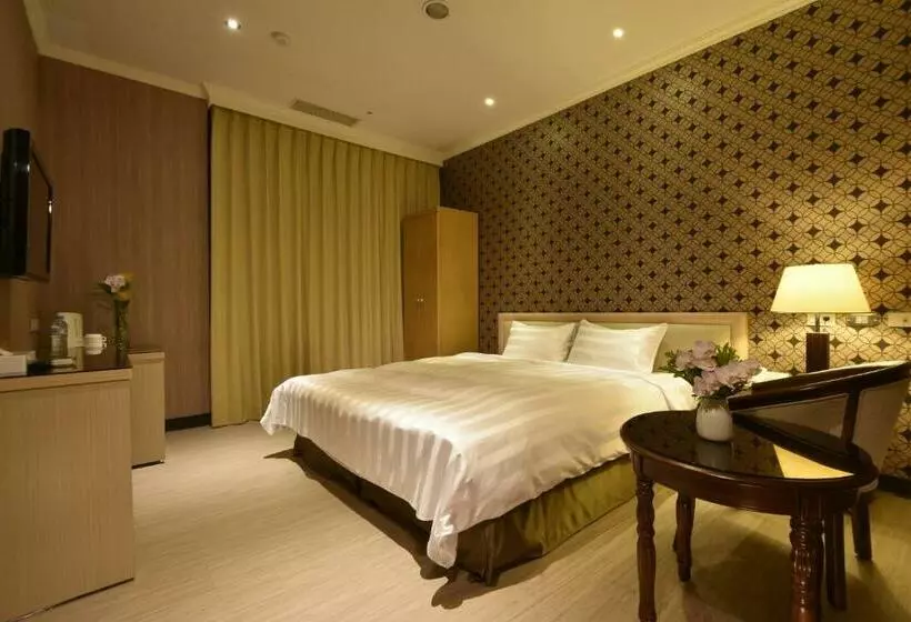 اتاق لوکس, A Casa
