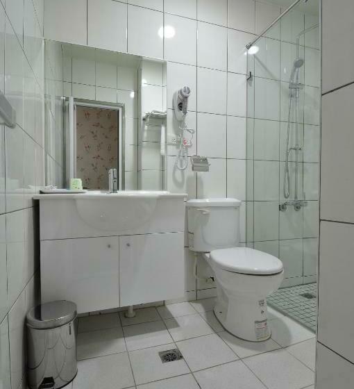 اتاق لوکس, A Casa