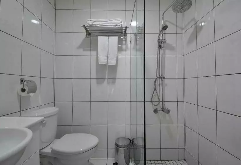 اتاق لوکس, A Casa