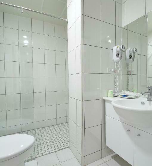 اتاق لوکس, A Casa