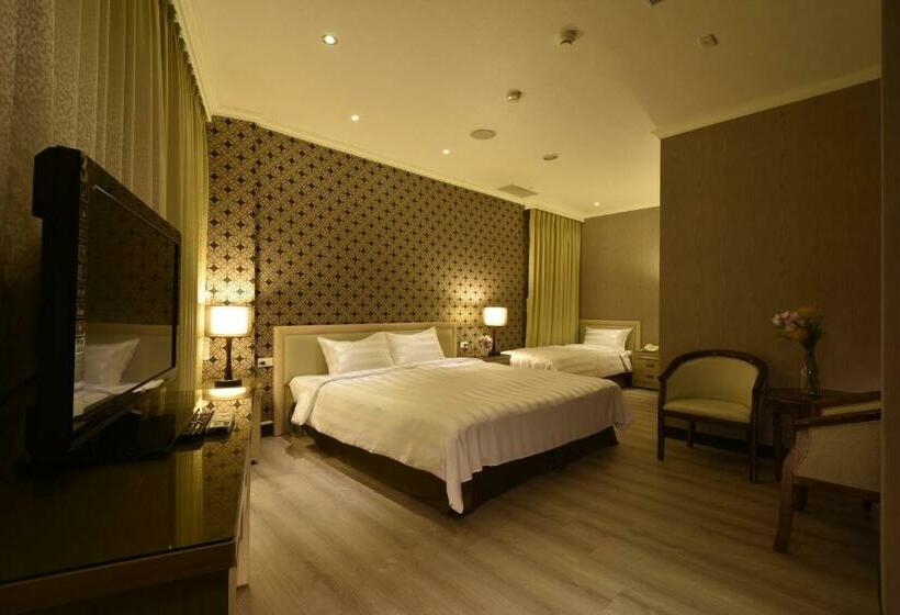 اتاق لوکس سه تخته, A Casa