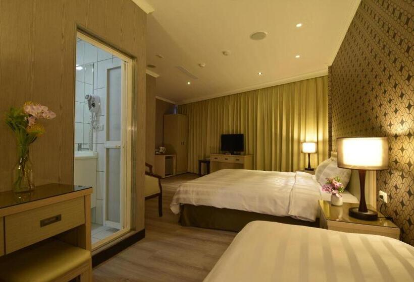 اتاق لوکس سه تخته, A Casa