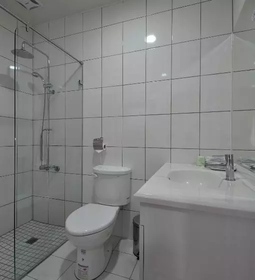 اتاق لوکس سه تخته, A Casa