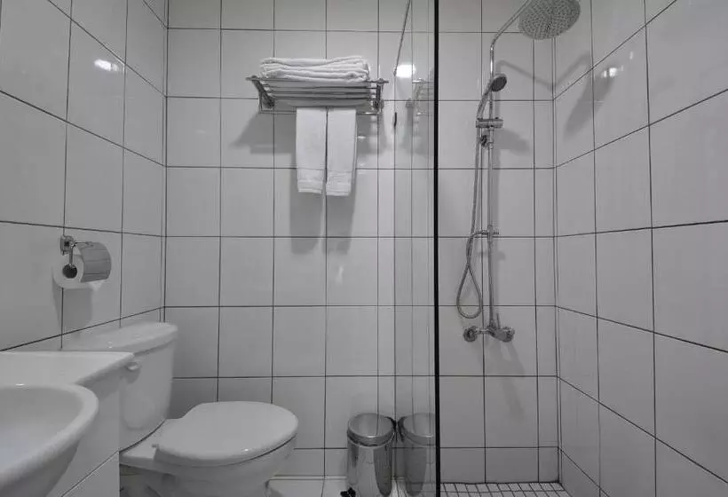 اتاق لوکس سه تخته, A Casa