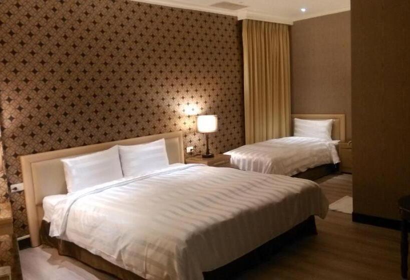 اتاق لوکس سه تخته, A Casa