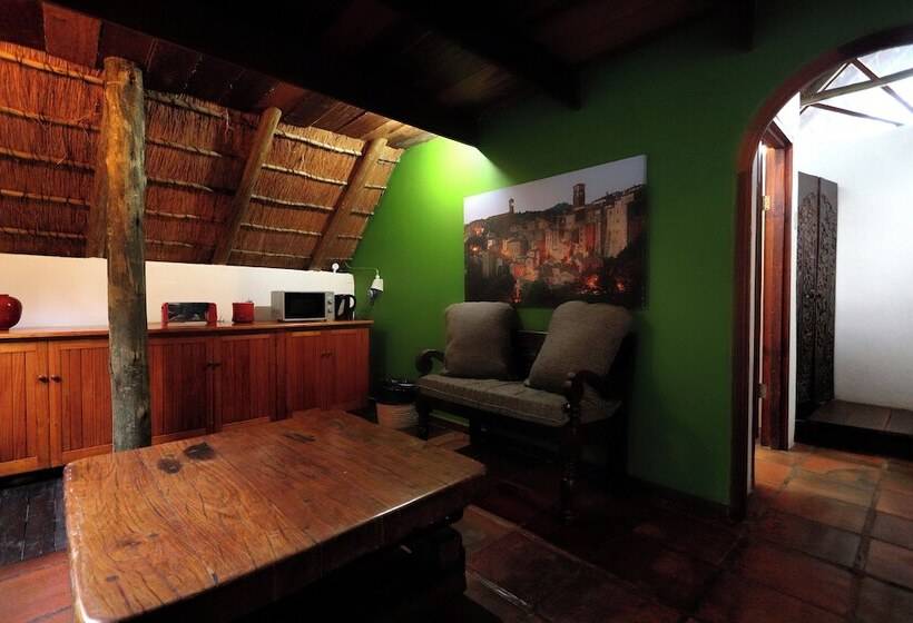 Családi Szoba, Bali At Scenic Haven Lodge In Hartbeespoort