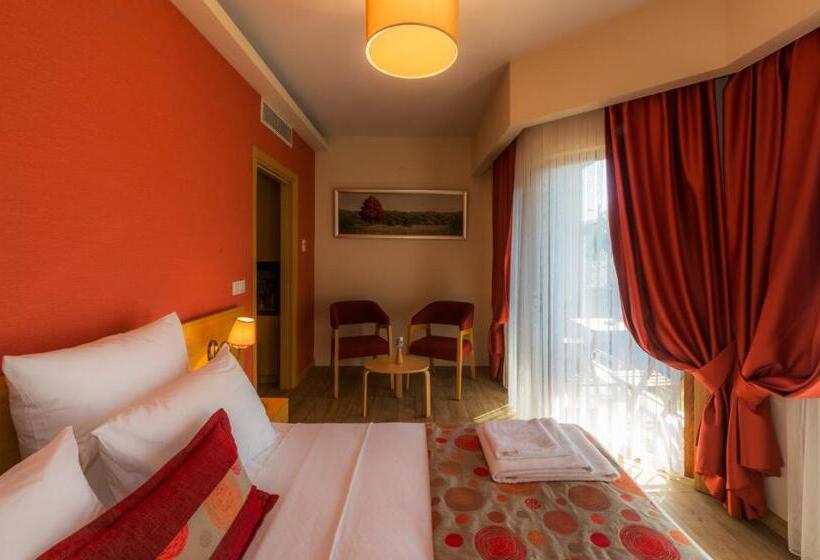 庭の見えるスタンダードトリプルルーム, Esida