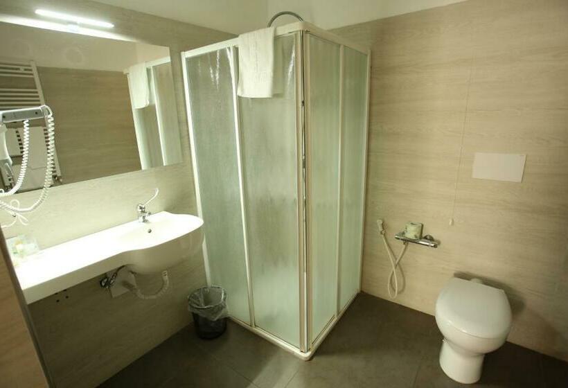 اتاق لوکس, Eubea